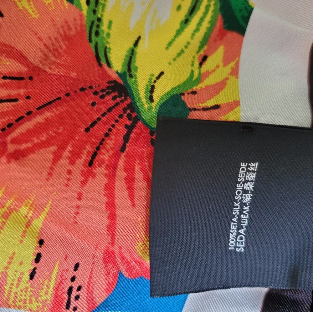 Gucci Silk Scarf - Picture 4 of 4